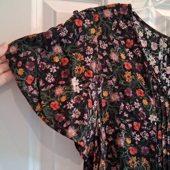 Torrid Black Floral Flutter Sleeve Blouse Women's Size 1 - Picture 5 of 13